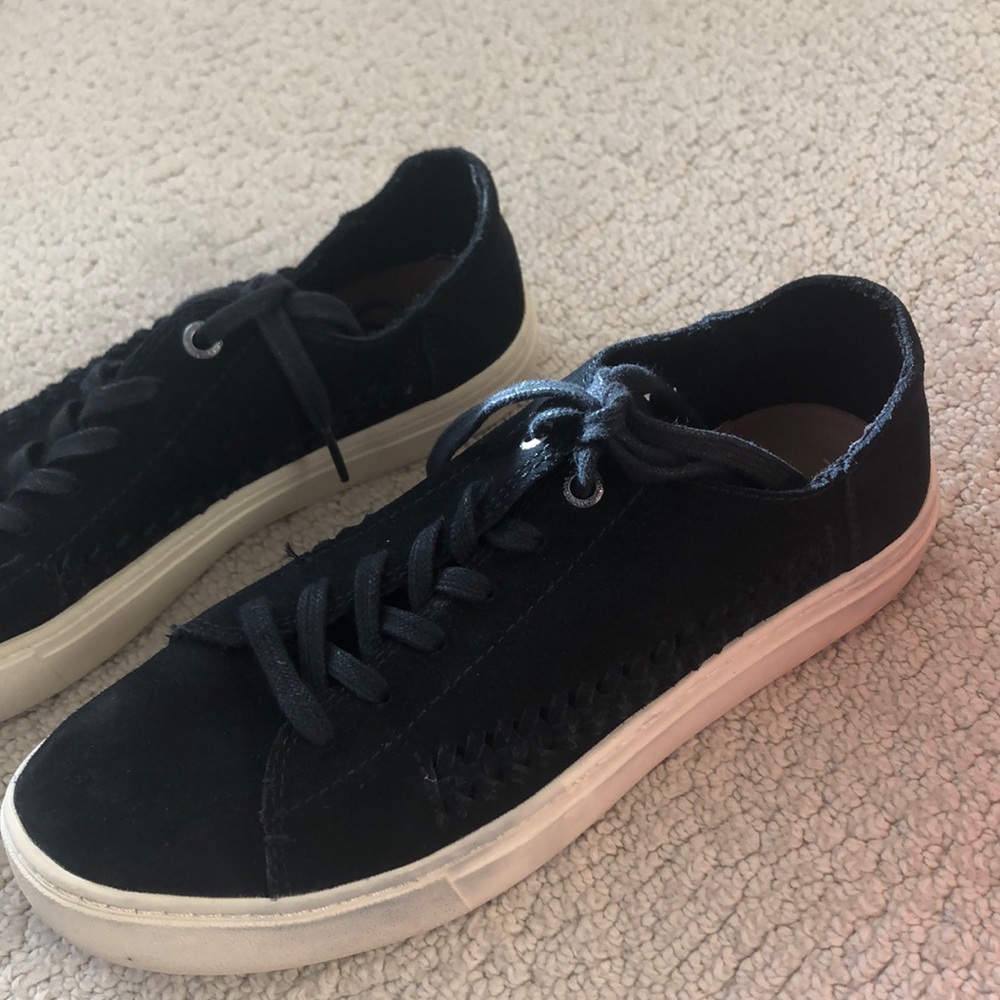 Toms Suede Lowtops Size 6.  EUC.